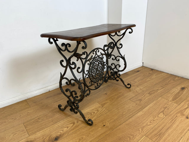 WMK # Eleganter und gut erhaltener Konsolentisch aus formschöner Holztischplatte auf kunstvollem antikem Metallgestell # Konsole Metallkonsole Ablage Tisch Beistelltisch Flurkommode Gusseisen Vintage