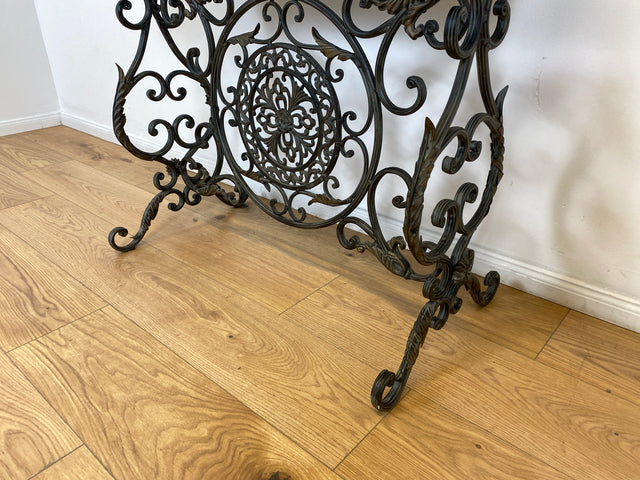 WMK # Eleganter und gut erhaltener Konsolentisch aus formschöner Holztischplatte auf kunstvollem antikem Metallgestell # Konsole Metallkonsole Ablage Tisch Beistelltisch Flurkommode Gusseisen Vintage