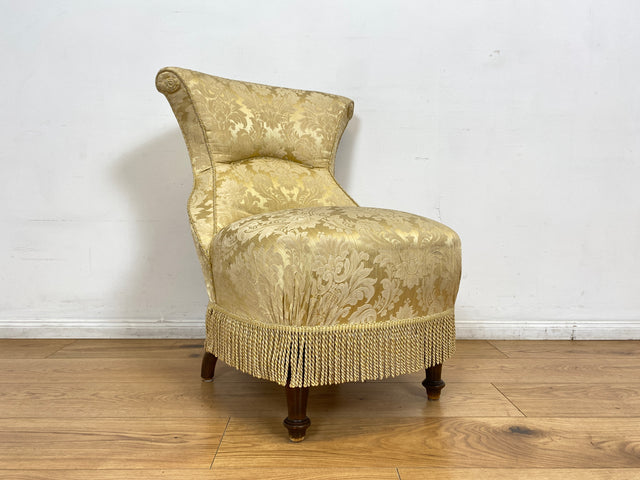 WMK I Herrlicher Louis Philippe Boudoirstuhl mit edlem Damastbezug in Gold mit floralem Barock Dekor und Fransen, um 1880 I antiker Sessel Stuhl Lesesessel Cocktailsessel Rokoko Biedermeier Vintage