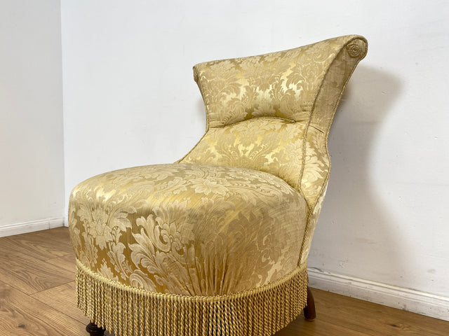 WMK I Herrlicher Louis Philippe Boudoirstuhl mit edlem Damastbezug in Gold mit floralem Barock Dekor und Fransen, um 1880 I antiker Sessel Stuhl Lesesessel Cocktailsessel Rokoko Biedermeier Vintage
