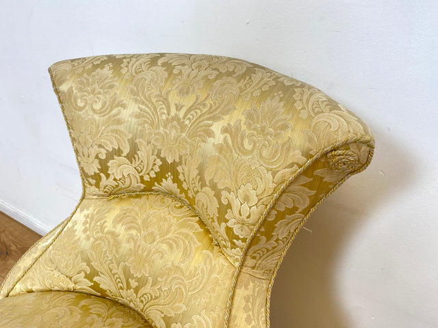 WMK I Herrlicher Louis Philippe Boudoirstuhl mit edlem Damastbezug in Gold mit floralem Barock Dekor und Fransen, um 1880 I antiker Sessel Stuhl Lesesessel Cocktailsessel Rokoko Biedermeier Vintage
