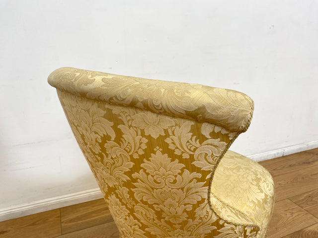 WMK I Herrlicher Louis Philippe Boudoirstuhl mit edlem Damastbezug in Gold mit floralem Barock Dekor und Fransen, um 1880 I antiker Sessel Stuhl Lesesessel Cocktailsessel Rokoko Biedermeier Vintage