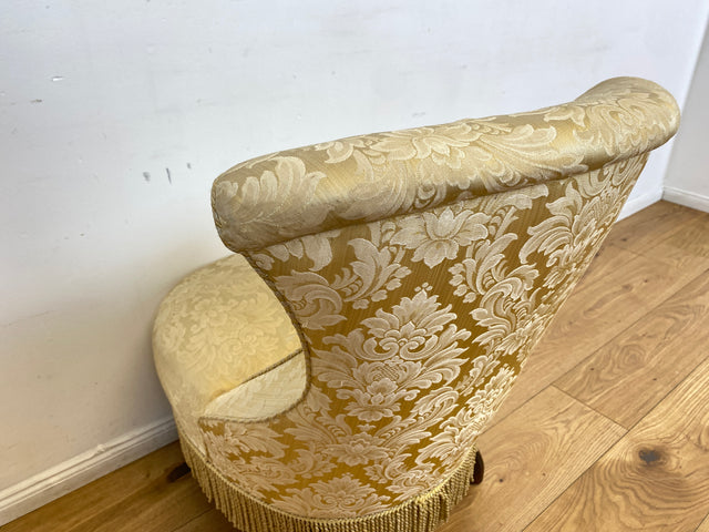WMK I Herrlicher Louis Philippe Boudoirstuhl mit edlem Damastbezug in Gold mit floralem Barock Dekor und Fransen, um 1880 I antiker Sessel Stuhl Lesesessel Cocktailsessel Rokoko Biedermeier Vintage