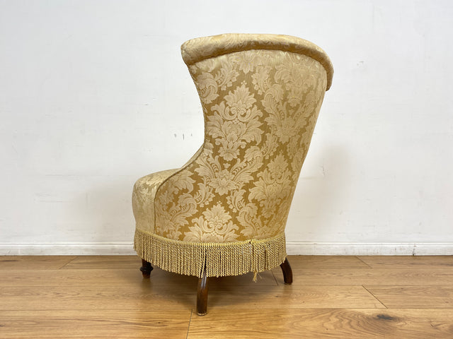 WMK I Herrlicher Louis Philippe Boudoirstuhl mit edlem Damastbezug in Gold mit floralem Barock Dekor und Fransen, um 1880 I antiker Sessel Stuhl Lesesessel Cocktailsessel Rokoko Biedermeier Vintage
