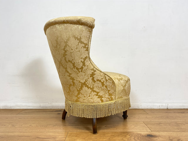 WMK I Herrlicher Louis Philippe Boudoirstuhl mit edlem Damastbezug in Gold mit floralem Barock Dekor und Fransen, um 1880 I antiker Sessel Stuhl Lesesessel Cocktailsessel Rokoko Biedermeier Vintage