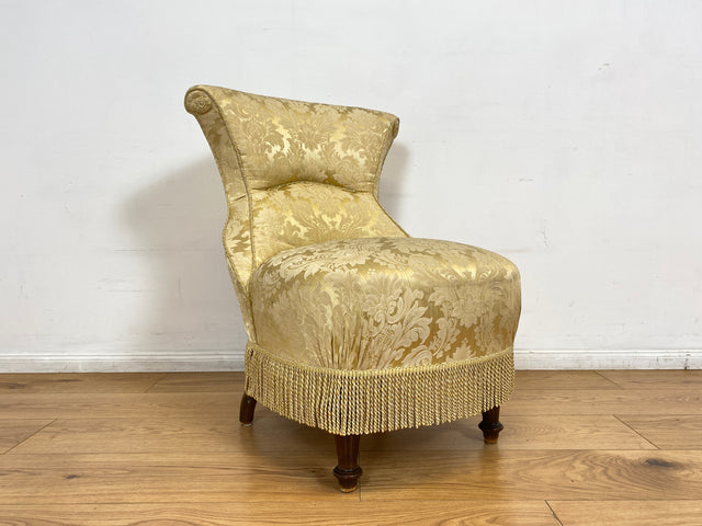 WMK I Herrlicher Louis Philippe Boudoirstuhl mit edlem Damastbezug in Gold mit floralem Barock Dekor und Fransen, um 1880 I antiker Sessel Stuhl Lesesessel Cocktailsessel Rokoko Biedermeier Vintage