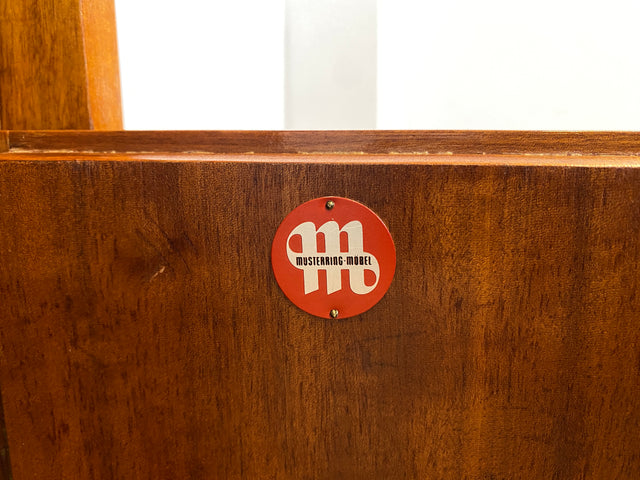 WMK I Hochwertige Mid-Century Vitrine von Musterring aus vollem Holz mit Schubladen & Messinggriffen I Highboard Bücherregal Büchervitrine Regal Kommode Sideboard 60er Vintage Berlin Bayern Stuttgart