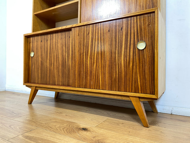 WMK I Stilvolles Mid-Century Highboard mit verspiegelter Vitrine & Schiebetüren I Wohnzimmerschrank Sideboard Regalwand Regal Bücherregal Bücherschrank Bar Barschrank Vintage 60er Berlin Köln Koblenz
