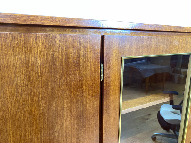 WMK I Stilvoller Mid-Century Schrank aus vollem Holz mit Schubladen & Glastür I Kleiderschrank Wäscheschrank Highboard Vitrine Garderobe Dielenschrank Cabinet 50er 60er Vintage Frankfurt Bonn Dresden