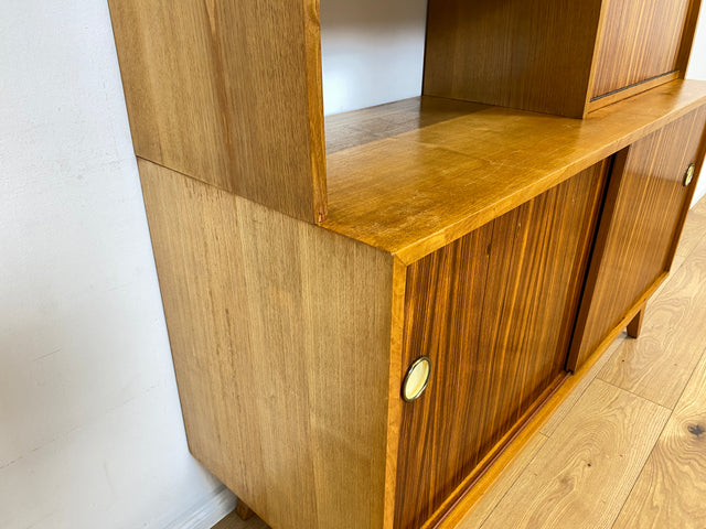 WMK I Stilvolles Mid-Century Highboard mit verspiegelter Vitrine & Schiebetüren I Wohnzimmerschrank Sideboard Regalwand Regal Bücherregal Bücherschrank Bar Barschrank Vintage 60er Berlin Köln Koblenz