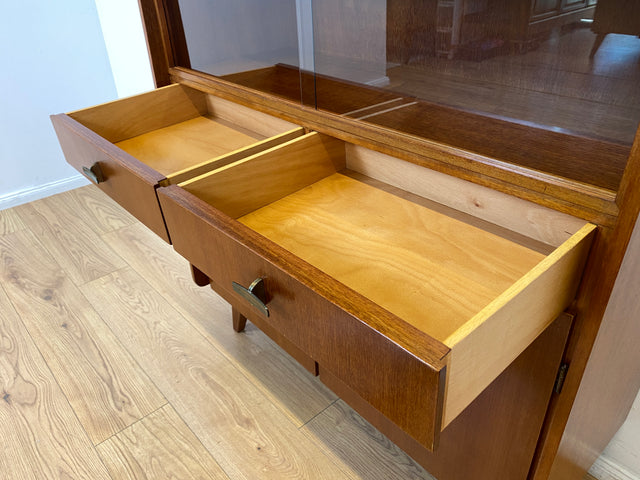 WMK I Hochwertige Mid-Century Vitrine von Musterring aus vollem Holz mit Schubladen & Messinggriffen I Highboard Bücherregal Büchervitrine Regal Kommode Sideboard 60er Vintage Berlin Bayern Stuttgart