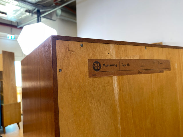 WMK I Hochwertige Mid-Century Vitrine von Musterring aus vollem Holz mit Schubladen & Messinggriffen I Highboard Bücherregal Büchervitrine Regal Kommode Sideboard 60er Vintage Berlin Bayern Stuttgart