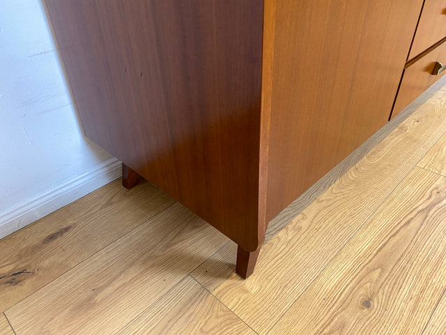 WMK I Stilvoller Mid-Century Schrank aus vollem Holz mit Schubladen & Glastür I Kleiderschrank Wäscheschrank Highboard Vitrine Garderobe Dielenschrank Cabinet 50er 60er Vintage Frankfurt Bonn Dresden