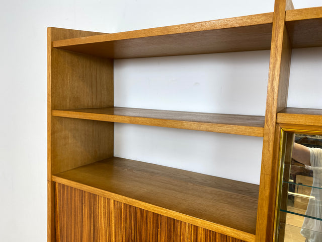 WMK I Stilvolles Mid-Century Highboard mit verspiegelter Vitrine & Schiebetüren I Wohnzimmerschrank Sideboard Regalwand Regal Bücherregal Bücherschrank Bar Barschrank Vintage 60er Berlin Köln Koblenz