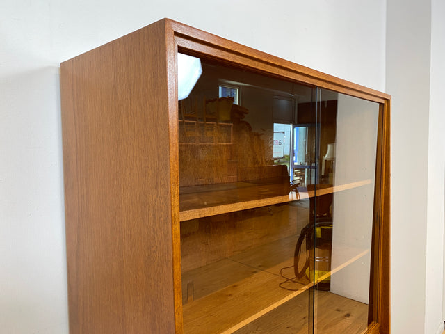 WMK I Hochwertige Mid-Century Vitrine von Musterring aus vollem Holz mit Schubladen & Messinggriffen I Highboard Bücherregal Büchervitrine Regal Kommode Sideboard 60er Vintage Berlin Bayern Stuttgart