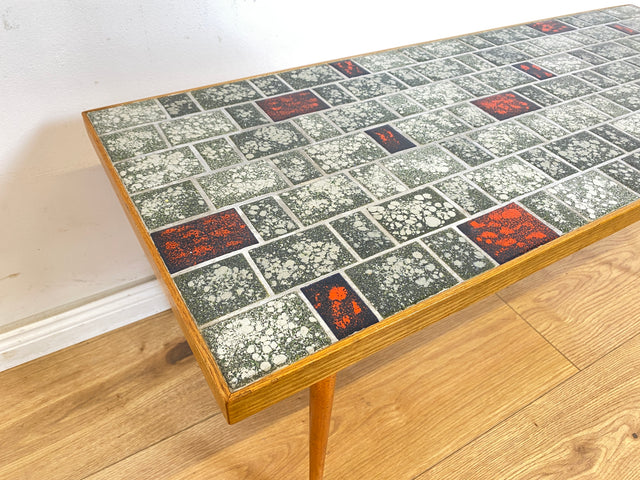 WMK # Kultige & gut erhaltene Mid-Century Blumenbank aus 1965 auf Metallfüßen mit pflegeleichten & kunstvollen Fliesen # Blumentisch Couchtisch Beistelltisch Nierentisch Fliesentisch Vintage DDR 60er
