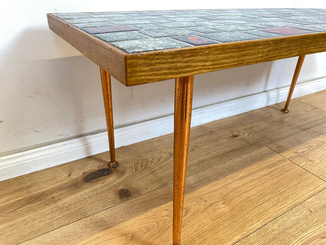 WMK # Kultige & gut erhaltene Mid-Century Blumenbank aus 1965 auf Metallfüßen mit pflegeleichten & kunstvollen Fliesen # Blumentisch Couchtisch Beistelltisch Nierentisch Fliesentisch Vintage DDR 60er