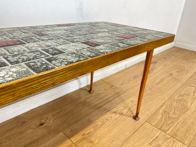 WMK # Kultige & gut erhaltene Mid-Century Blumenbank aus 1965 auf Metallfüßen mit pflegeleichten & kunstvollen Fliesen # Blumentisch Couchtisch Beistelltisch Nierentisch Fliesentisch Vintage DDR 60er