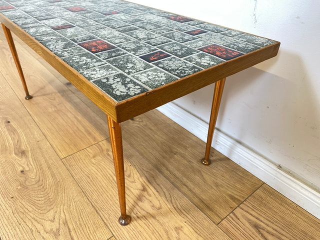WMK # Kultige & gut erhaltene Mid-Century Blumenbank aus 1965 auf Metallfüßen mit pflegeleichten & kunstvollen Fliesen # Blumentisch Couchtisch Beistelltisch Nierentisch Fliesentisch Vintage DDR 60er