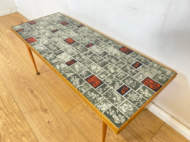 WMK # Kultige & gut erhaltene Mid-Century Blumenbank aus 1965 auf Metallfüßen mit pflegeleichten & kunstvollen Fliesen # Blumentisch Couchtisch Beistelltisch Nierentisch Fliesentisch Vintage DDR 60er