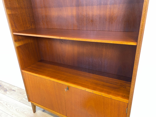 WMK I Stilvoller skandinavischer Mid-Century Bücherschrank , Vollholz in Teak , mit verstell. Regalböden I Regal Bücherregal Holzregal Highboard Kommode Danish Design Vintage Teakholz 60er Berlin Köln