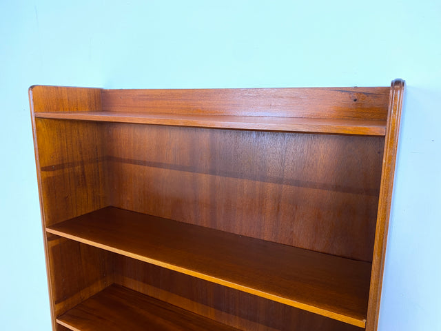 WMK I Stilvoller skandinavischer Mid-Century Bücherschrank , Vollholz in Teak , mit verstell. Regalböden I Regal Bücherregal Holzregal Highboard Kommode Danish Design Vintage Teakholz 60er Berlin Köln