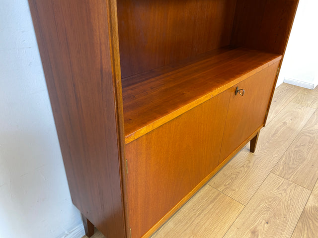 WMK I Stilvoller skandinavischer Mid-Century Bücherschrank , Vollholz in Teak , mit verstell. Regalböden I Regal Bücherregal Holzregal Highboard Kommode Danish Design Vintage Teakholz 60er Berlin Köln