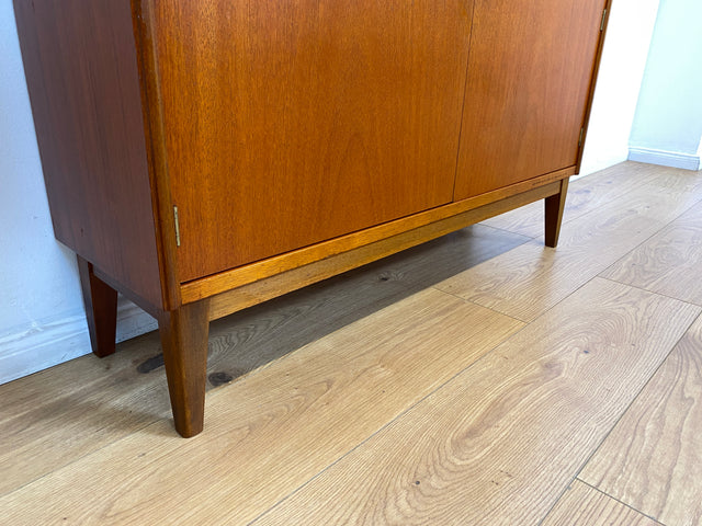 WMK I Stilvoller skandinavischer Mid-Century Bücherschrank , Vollholz in Teak , mit verstell. Regalböden I Regal Bücherregal Holzregal Highboard Kommode Danish Design Vintage Teakholz 60er Berlin Köln