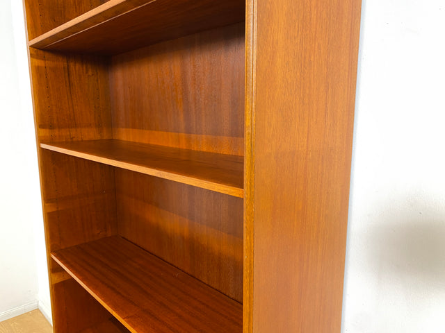WMK I Stilvoller skandinavischer Mid-Century Bücherschrank , Vollholz in Teak , mit verstell. Regalböden I Regal Bücherregal Holzregal Highboard Kommode Danish Design Vintage Teakholz 60er Berlin Köln