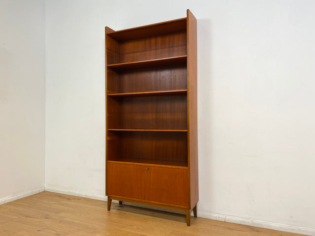 WMK I Stilvoller skandinavischer Mid-Century Bücherschrank , Vollholz in Teak , mit verstell. Regalböden I Regal Bücherregal Holzregal Highboard Kommode Danish Design Vintage Teakholz 60er Berlin Köln