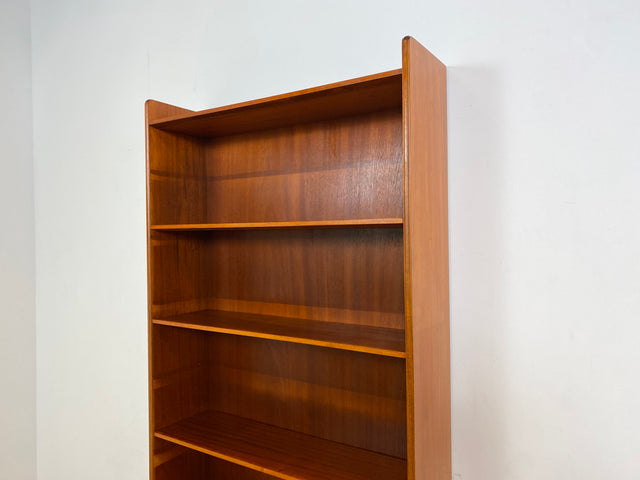 WMK I Stilvoller skandinavischer Mid-Century Bücherschrank , Vollholz in Teak , mit verstell. Regalböden I Regal Bücherregal Holzregal Highboard Kommode Danish Design Vintage Teakholz 60er Berlin Köln
