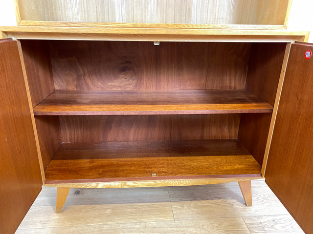 WMK I Stilvoller und sehr gut erhaltener heller Mid-Century Bücherschrank von Musterring mit verstellbaren Regalböden I Bücherregal Regal Kommode Sideboard Highboard Vintage 60er Berlin Kassel Bremen