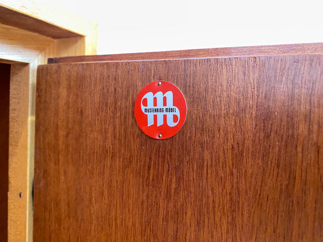 WMK I Stilvoller und sehr gut erhaltener heller Mid-Century Bücherschrank von Musterring mit verstellbaren Regalböden I Bücherregal Regal Kommode Sideboard Highboard Vintage 60er Berlin Kassel Bremen