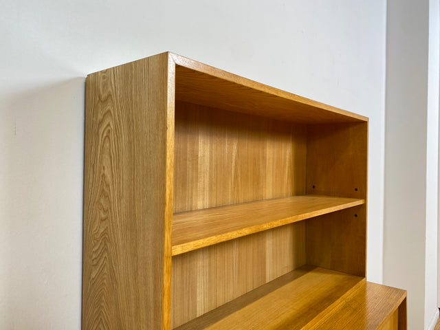 WMK I Stilvoller und sehr gut erhaltener heller Mid-Century Bücherschrank von Musterring mit verstellbaren Regalböden I Bücherregal Regal Kommode Sideboard Highboard Vintage 60er Berlin Kassel Bremen