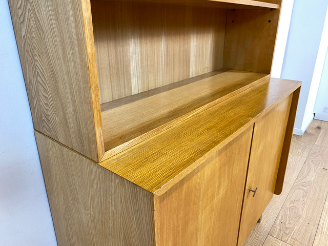 WMK I Stilvoller und sehr gut erhaltener heller Mid-Century Bücherschrank von Musterring mit verstellbaren Regalböden I Bücherregal Regal Kommode Sideboard Highboard Vintage 60er Berlin Kassel Bremen