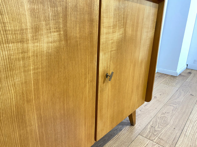 WMK I Stilvoller und sehr gut erhaltener heller Mid-Century Bücherschrank von Musterring mit verstellbaren Regalböden I Bücherregal Regal Kommode Sideboard Highboard Vintage 60er Berlin Kassel Bremen