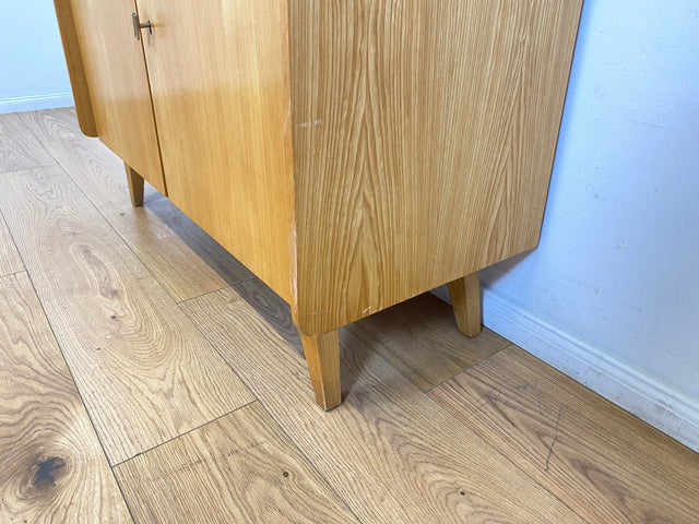 WMK I Stilvoller und sehr gut erhaltener heller Mid-Century Bücherschrank von Musterring mit verstellbaren Regalböden I Bücherregal Regal Kommode Sideboard Highboard Vintage 60er Berlin Kassel Bremen