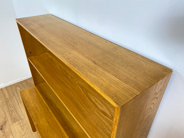 WMK I Stilvoller und sehr gut erhaltener heller Mid-Century Bücherschrank von Musterring mit verstellbaren Regalböden I Bücherregal Regal Kommode Sideboard Highboard Vintage 60er Berlin Kassel Bremen