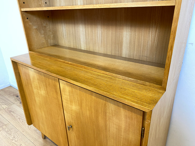 WMK I Stilvoller und sehr gut erhaltener heller Mid-Century Bücherschrank von Musterring mit verstellbaren Regalböden I Bücherregal Regal Kommode Sideboard Highboard Vintage 60er Berlin Kassel Bremen