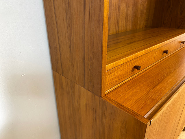 WMK # Stilvoller skandinavischer Mid-Century Bücherschrank in Teakholz mit auszieh. Schreibfläche & verstell. Regalböden # Bücherregal Regal Sekretär Highboard Sideboard Kommode Danish Design Vintage
