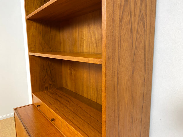 WMK # Stilvoller skandinavischer Mid-Century Bücherschrank in Teakholz mit auszieh. Schreibfläche & verstell. Regalböden # Bücherregal Regal Sekretär Highboard Sideboard Kommode Danish Design Vintage