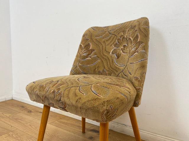 WMK # 1/2 Formschöner und sehr gut erhaltener Mid-Century Cocktailsessel mit floralem Originalbezug, Federkernsitz & konischen Füßen # Sessel Lesesessel Stuhl Retro DDR Vintage 60er # Versand möglich
