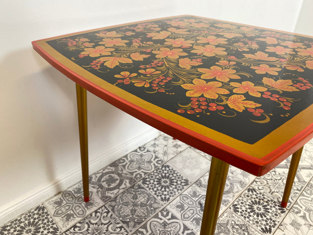 WMK # Freundlicher und gut erhaltener Mid-Century Couchtisch im Chochloma Stil handbemalter Oberfläche & konischen Füßen # Wohnzimmertisch Coffee Table Beistelltisch Nierentisch Vintage 50er 60er