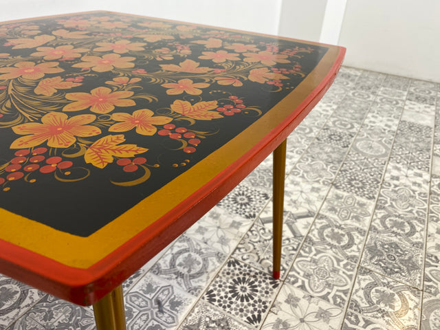 WMK # Freundlicher und gut erhaltener Mid-Century Couchtisch im Chochloma Stil handbemalter Oberfläche & konischen Füßen # Wohnzimmertisch Coffee Table Beistelltisch Nierentisch Vintage 50er 60er