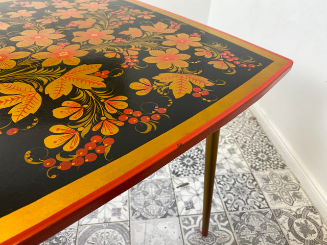 WMK # Freundlicher und gut erhaltener Mid-Century Couchtisch im Chochloma Stil handbemalter Oberfläche & konischen Füßen # Wohnzimmertisch Coffee Table Beistelltisch Nierentisch Vintage 50er 60er