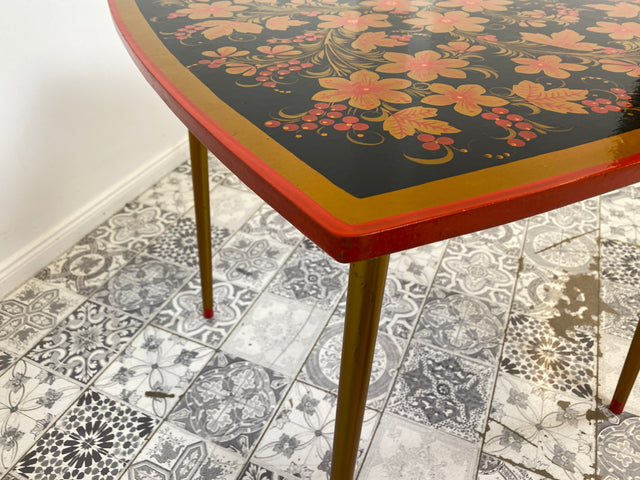 WMK # Freundlicher und gut erhaltener Mid-Century Couchtisch im Chochloma Stil handbemalter Oberfläche & konischen Füßen # Wohnzimmertisch Coffee Table Beistelltisch Nierentisch Vintage 50er 60er