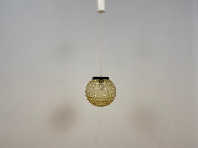 WMK # Hübsche & sehr gut erhaltene Mid-Century Hängelampe mit besonders schöner Rauchglasglocke & warmen Licht # Lüster Glaslüster Deckenlampe Pendelleuchte Deckenleuchte Kugellampe Vintage 60er 70er