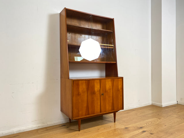 WMK # Stilvolles Mid-Century Highboard in Kirschholz mit Vitrine & zeittypischen konischen Füßen # Glasvitrine Büchervitrine Bücherschrank Bücherregal Regal Kommode Sideboard Schrank Vintage DDR 60er