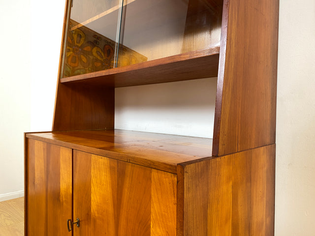 WMK # Stilvolles Mid-Century Highboard in Kirschholz mit Vitrine & zeittypischen konischen Füßen # Glasvitrine Büchervitrine Bücherschrank Bücherregal Regal Kommode Sideboard Schrank Vintage DDR 60er