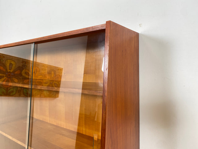 WMK # Stilvolles Mid-Century Highboard in Kirschholz mit Vitrine & zeittypischen konischen Füßen # Glasvitrine Büchervitrine Bücherschrank Bücherregal Regal Kommode Sideboard Schrank Vintage DDR 60er